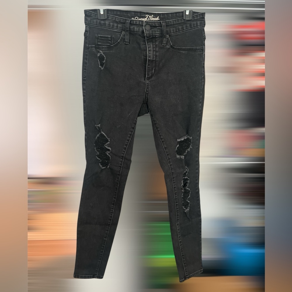 Size 8 Reg Universal Thread High Rise Distressed Jegging